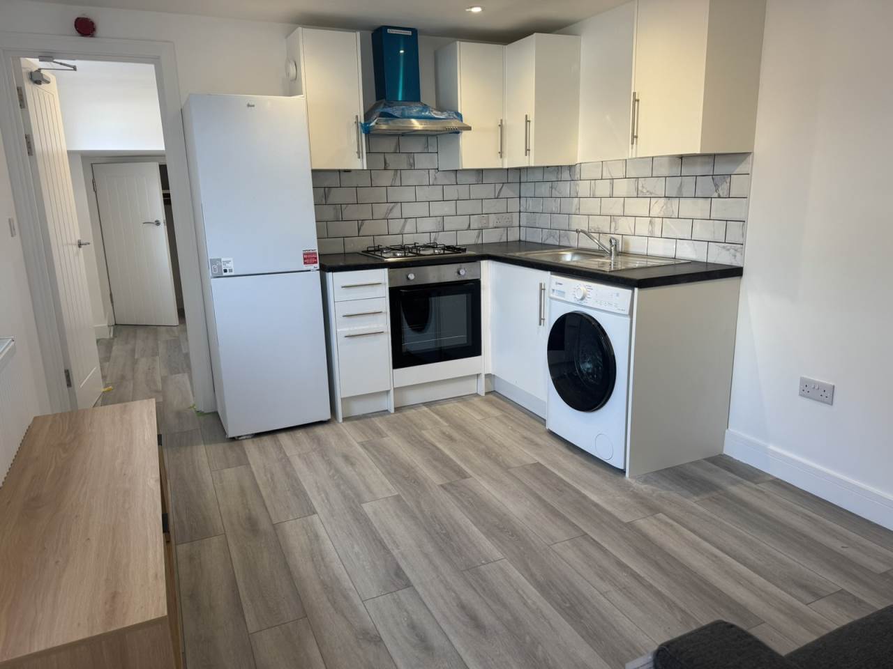 Flat 2, 26, Penarth Road, Grangetown, Cardiff - photo 2
