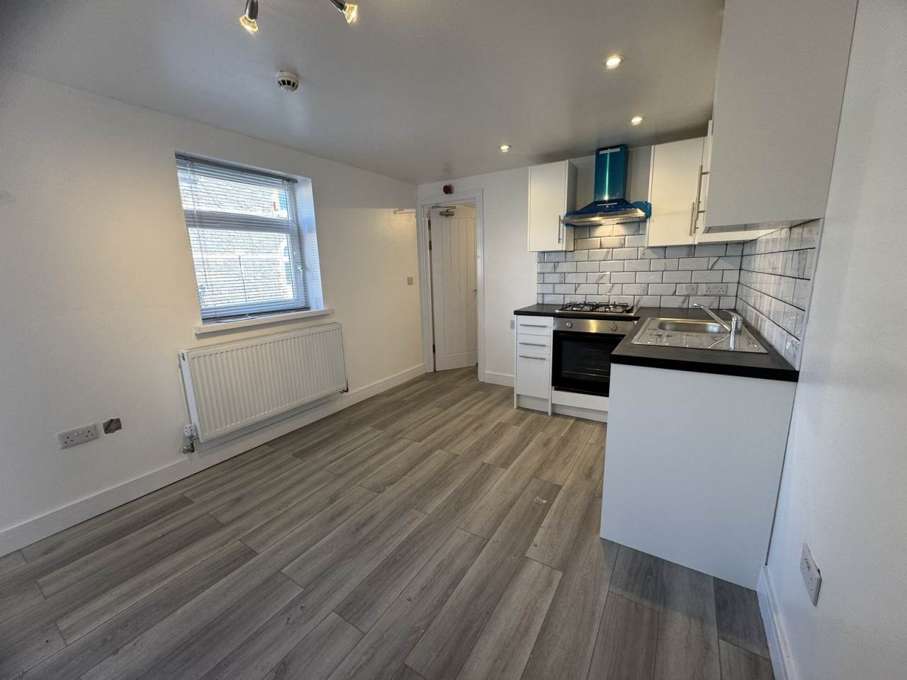 Flat 2, 26, Penarth Road, Grangetown, Cardiff - photo 5