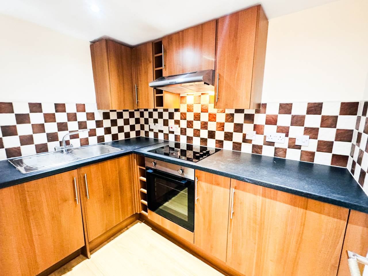 Flat 6, 2, Vulcan Court, Wyeverne Road, Cathays, Cardiff - photo 3