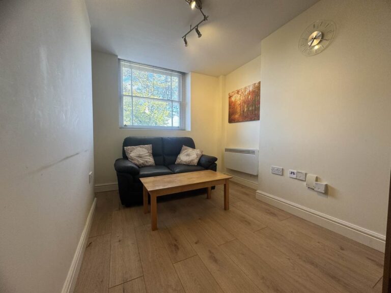2 Bedroom Flat in Newport