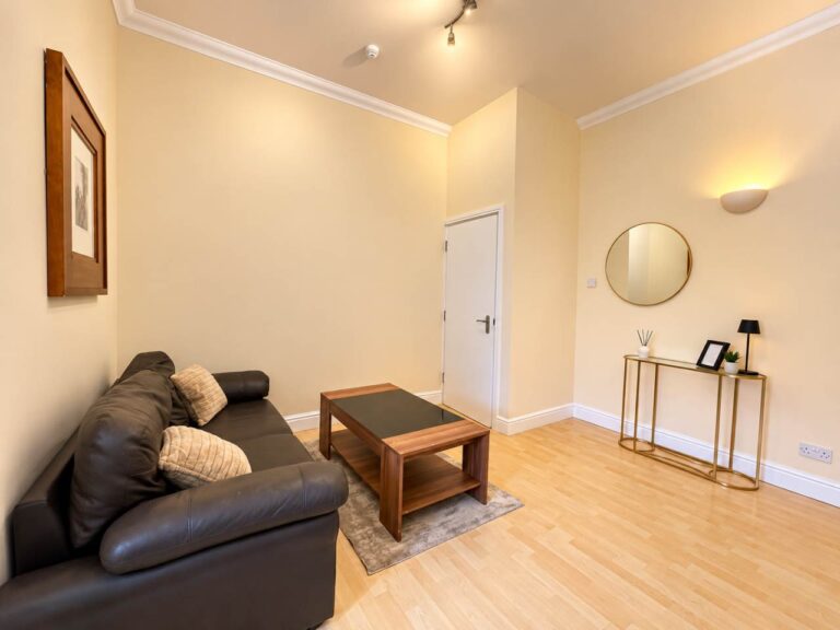 1 Bedroom Flat in Roath, Cardiff
