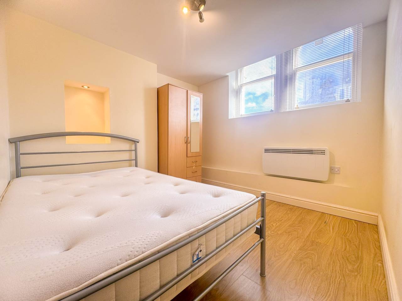 Flat 4, 28, Stow Hill, Newport - photo 4