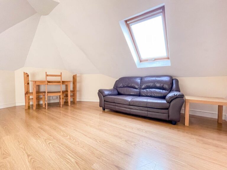 2 Bedroom Flat in Cathays, Cardiff