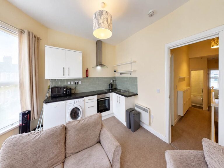 2 Bedroom Flat in Cathays, Cardiff