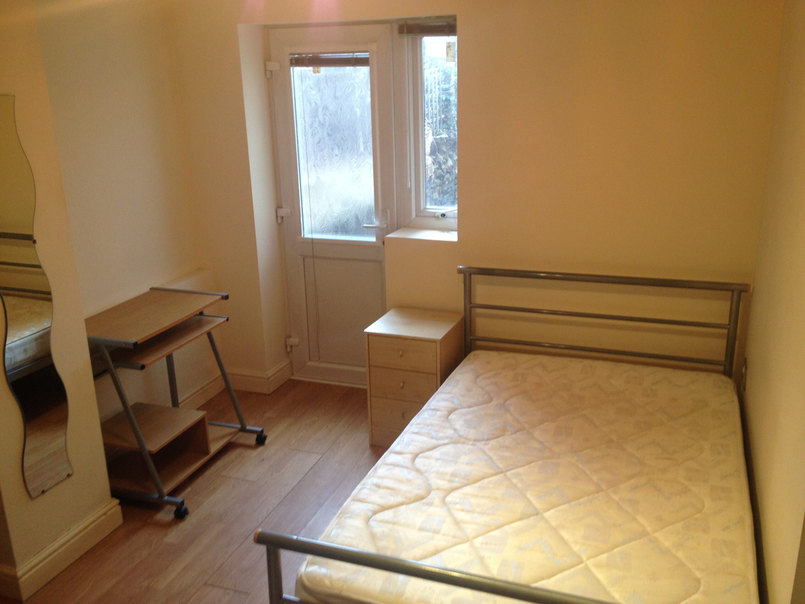 Flat 1, 54, Mackintosh Place, Roath, Cardiff - photo 1