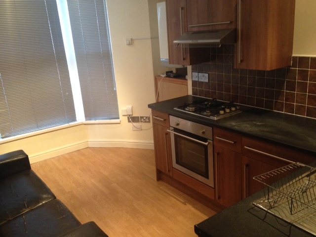 Flat 1, 54, Mackintosh Place, Roath, Cardiff - photo 4
