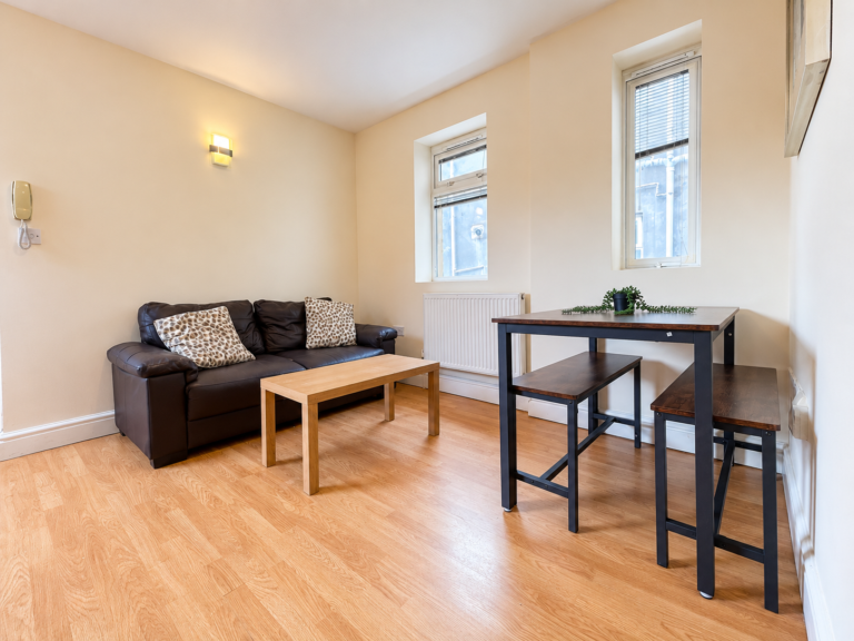 2 Bedroom Flat in Cathays, Cardiff